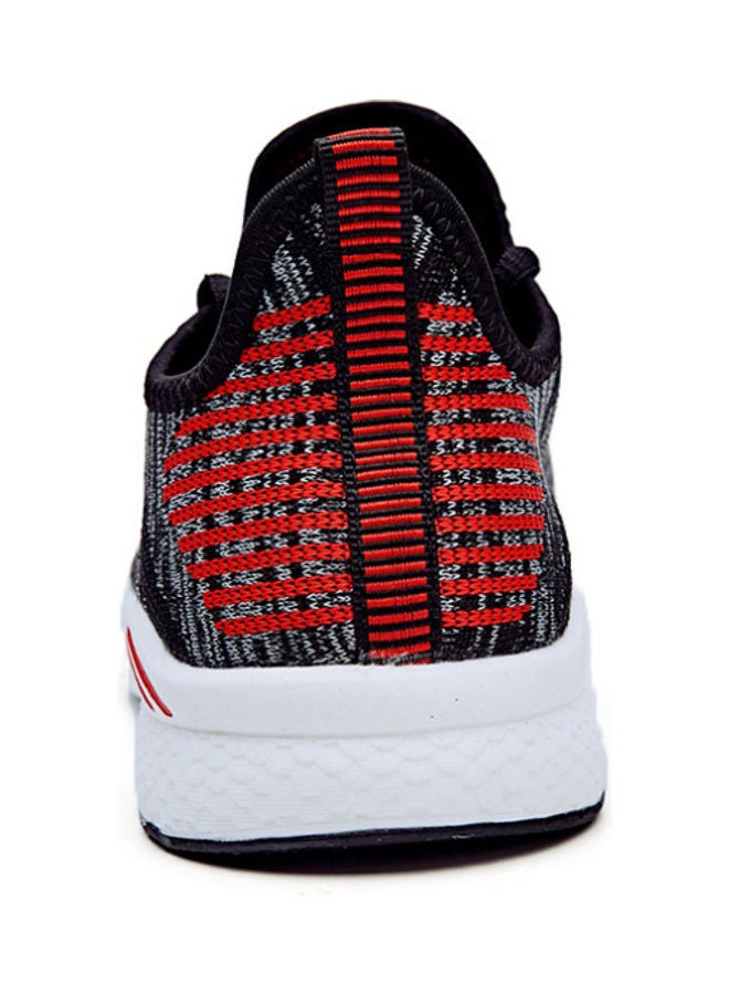 بيوينتي سنيكرز خفيف برقبة منخفضة وتصميم بنمط خيوط أسود/أحمر/رمادي - Image 2