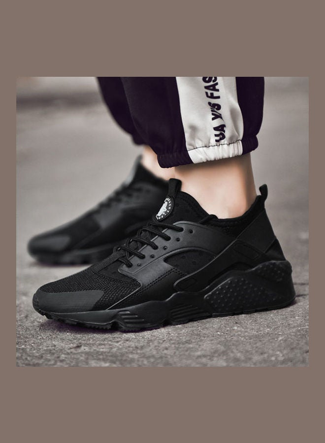 بيوينتي حذاء تدريب للرجال برباط ورقبة منخفضة أسود - Image 3