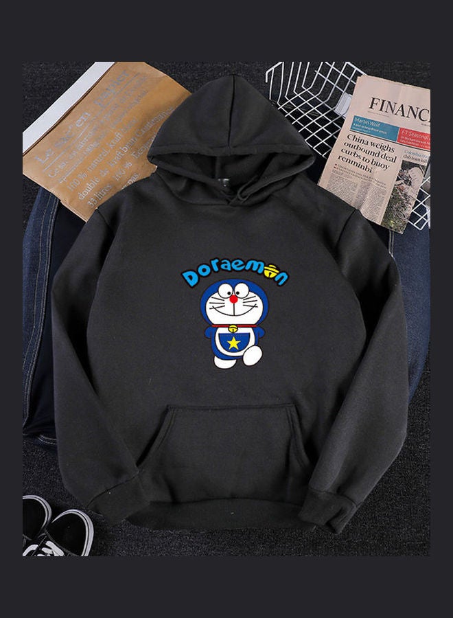 سوِيت شيرت بغطاء للرأس بطبعة شخصية دورايمون أسود - Image 1