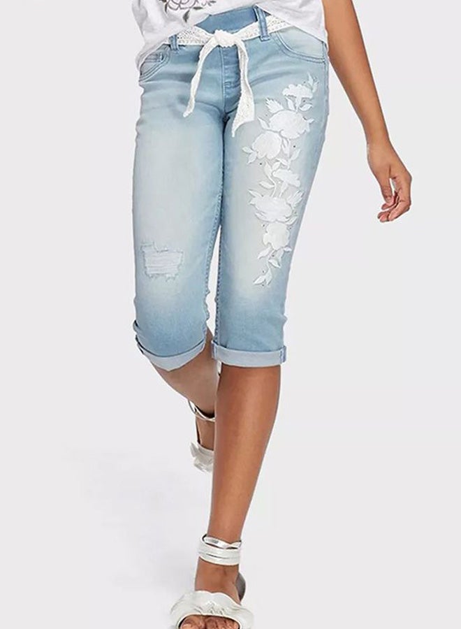 جاستس شورتات مطرزة بنقش الزهور أزرق/أبيض - Image 1