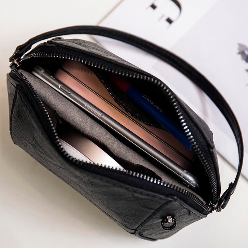 فريت حقيبة كروس بحزام سلسلة بتصميم بسيط أسود - Image 3