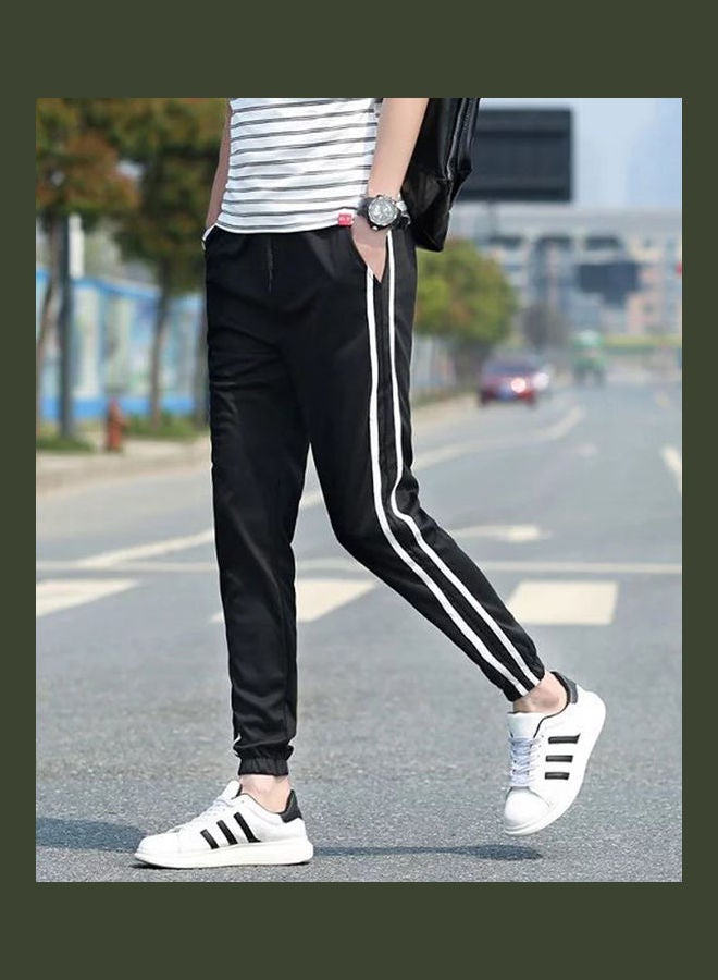 بنطال رياضي خفيف بقصة شروال أسود - Image 1