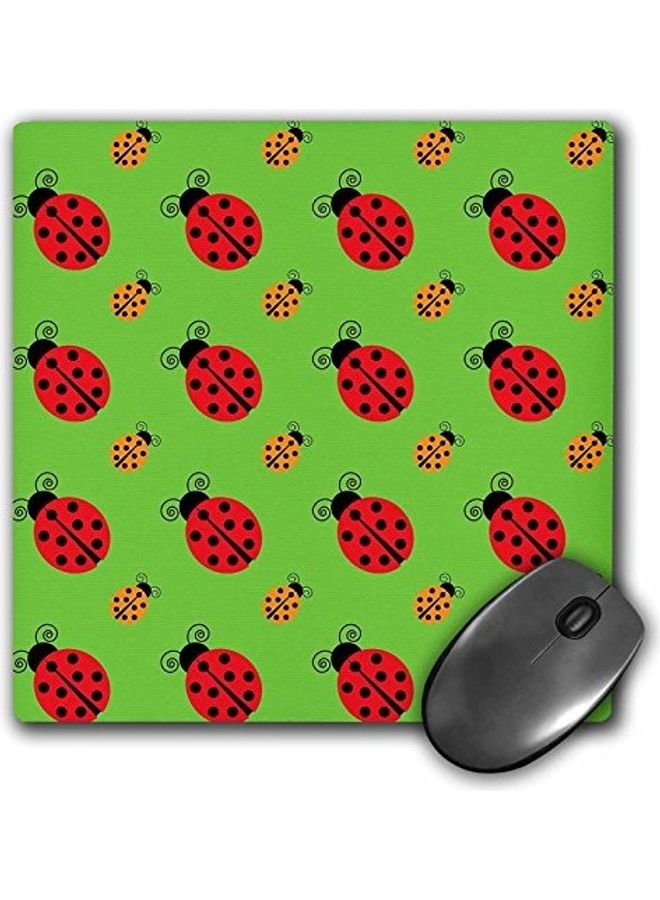 3Dروز لوحة ماوس بطبعة حشرات الدعسوقة بحجم كبير وصغير وبلون أحمر وأصفر على خلفية باللون الأخضر مقاس 8 × 8 × 0.26 بوصة من شركة 3D روز طراز (Mp_124560_1) متعدد الألوان