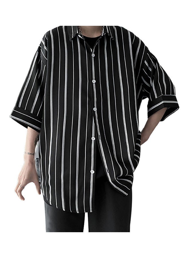 قميص مخطط بأكمام قصيرة أسود - Image 1