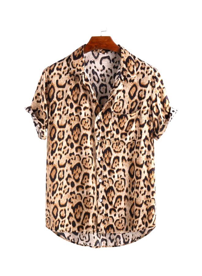 قميص بأكمام قصيرة بطبعة جلد الفهد أسود/بني