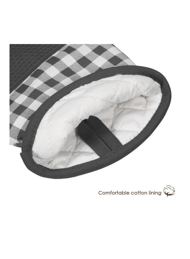 4-Piece Checkered Pattern Silicone Gloves With Insulation Pot Mat Grey  - Image 4