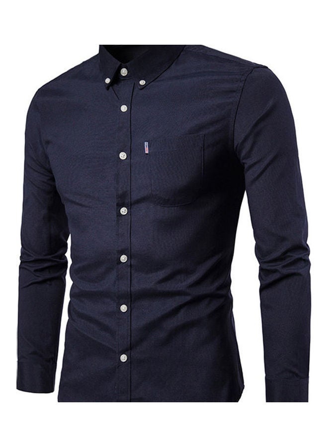 قميص رجالي ضيق للعمل بأكمام طويلة وجيب وياقة مثنية، سادة اللون أسود