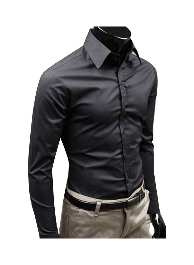 قميص سادة رجالي بقصة ضيقة وأكمام طويلة وأزرار وياقة مطوية للأسفل أسود - Image 1