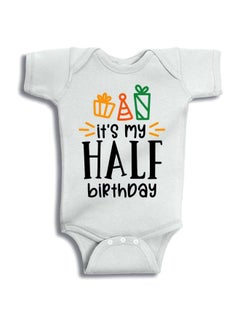 توينكل هاندس لباس من قطعة واحدة مطبوع عليه عبارة It's My Half Birthday أبيض/أسود/أخضر  - Image 1