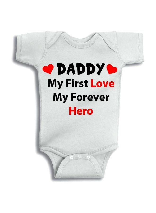 توينكل هاندس لباس من قطعة واحدة مطبوع عليه عبارة Daddy My First Love أبيض  - Image 1