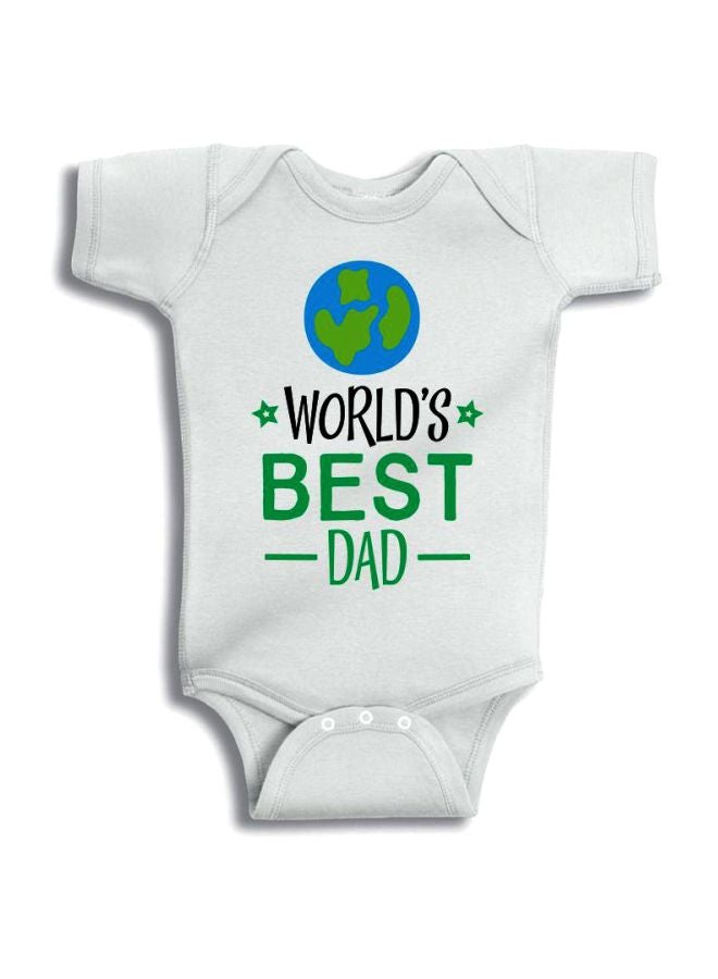 توينكل هاندس لباس من قطعة واحدة للأطفال بطبعة عبارة (World's Best Dad) أبيض/أخضر/أزرق  - Image 1