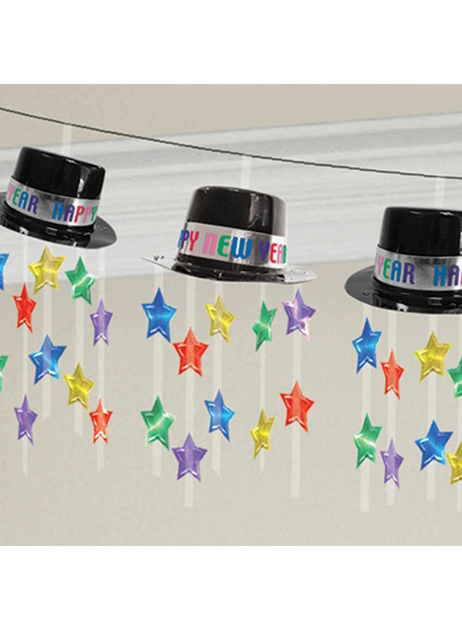 أمسكان إكليل زينة بتصميم قبعة وعبارة New Year"