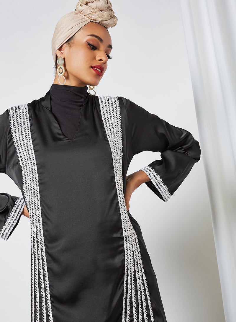 SIVVI for HANIYA Contrast Crochet Overlay Abaya Black  - Image 3