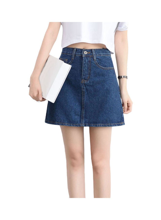 تنورة قصيرة من الجينز أزرق داكن