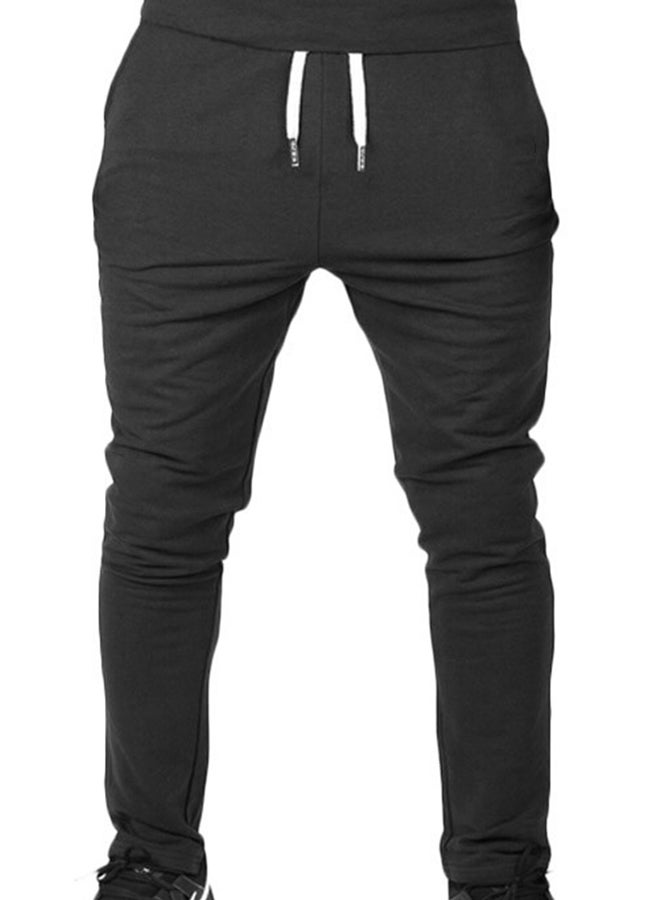 بنطلون رياضي خفيف بتصميم سادة وبرباط أسود