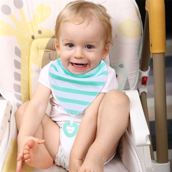 2 Pieces Teether Bibs - Image 4