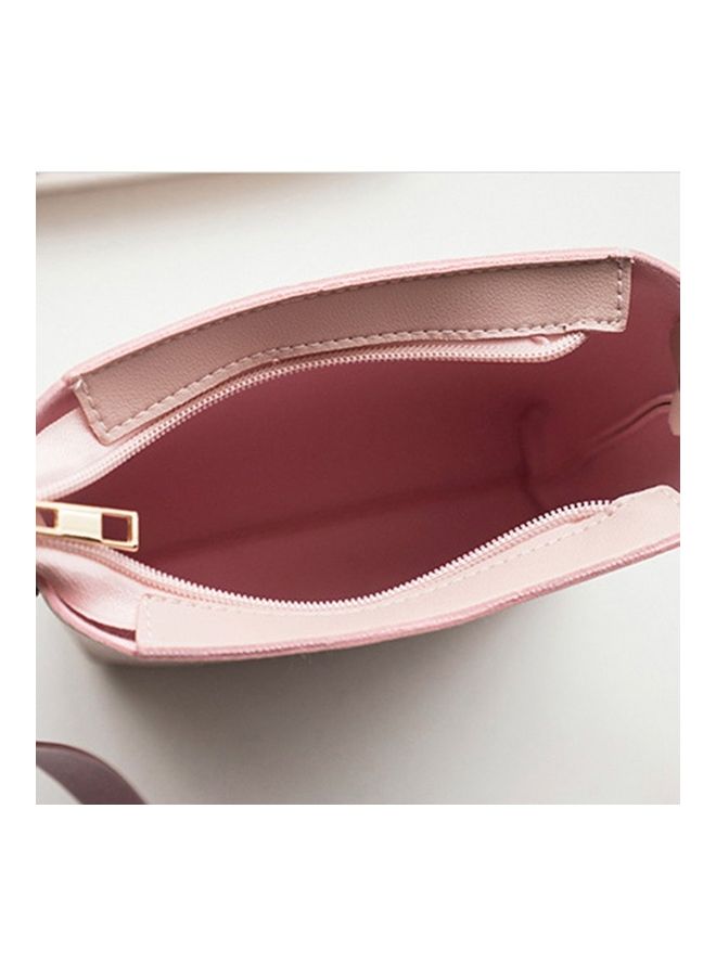 حقيبة كروس مزينة بتفاصيل بتصميم سحاب وردي - Image 5