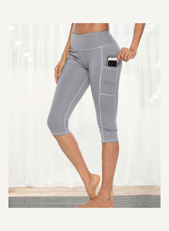 بنطال شورت سكيني مرن بخصر مرتفع بجيوب جانبية للركض واليوغا والرياضة رمادي - Image 5