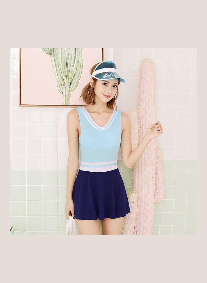 فيست للعطلات بفتحة رقبة على شكل حرف V البحيرة الزرقاء