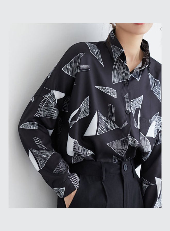 قميص شيفون بطية صدر وأكمام طويلة بطبعة أشكال هندسية غير منتظمة أسود - Image 3