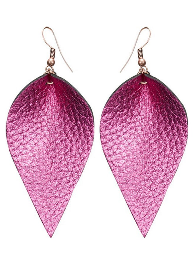 أقراط متدلية على شكل أوراق الشجر