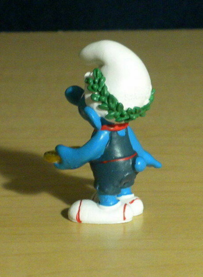 Schleich Smurf With Medal 3.9x5.4x3.5cm - Image 2