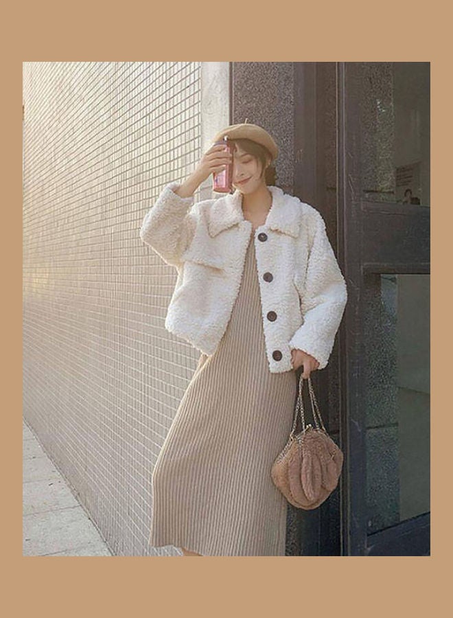 بلوزةٌ بأكمامٍ طويلة وياقة مطوية للأسفل أبيض - Image 4