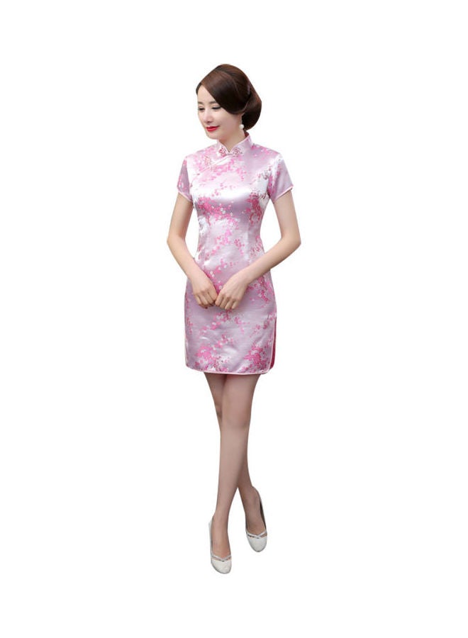 فستان قصير مطرز بنقشة الزهور وردي