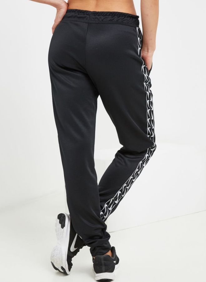 نايكي بنطال رياضي خفيف مزين بشريط بشعار مطبوع أسود/ أبيض - Image 2