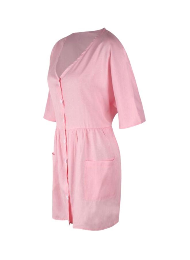 شاربدو فستان قصير بأكمام قصيرة وجيبين جانبيين وفتحة عنق على شكل حرف V وردي - Image 3