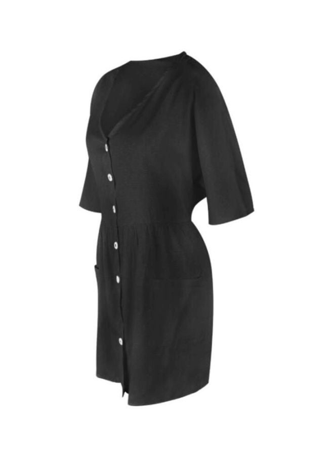 شاربدو فستان قصير بأكمام قصيرة وجيبين جانبيين وفتحة عنق على شكل حرف V أسود - Image 3