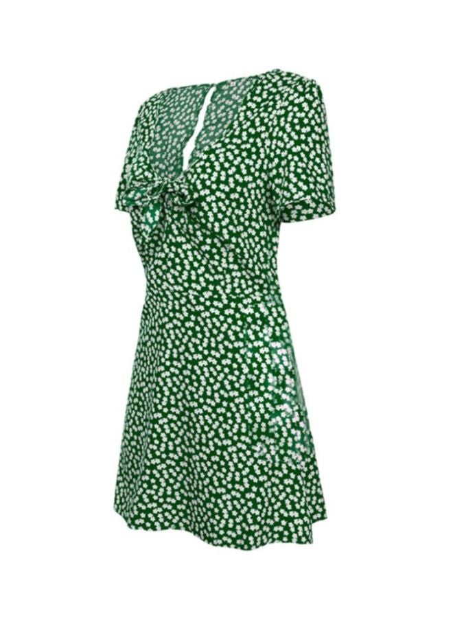 شاربدو فستان قصير منقوش بأكمام قصيرة وفتحة عنق على شكل حرف V أخضر/أبيض - Image 3