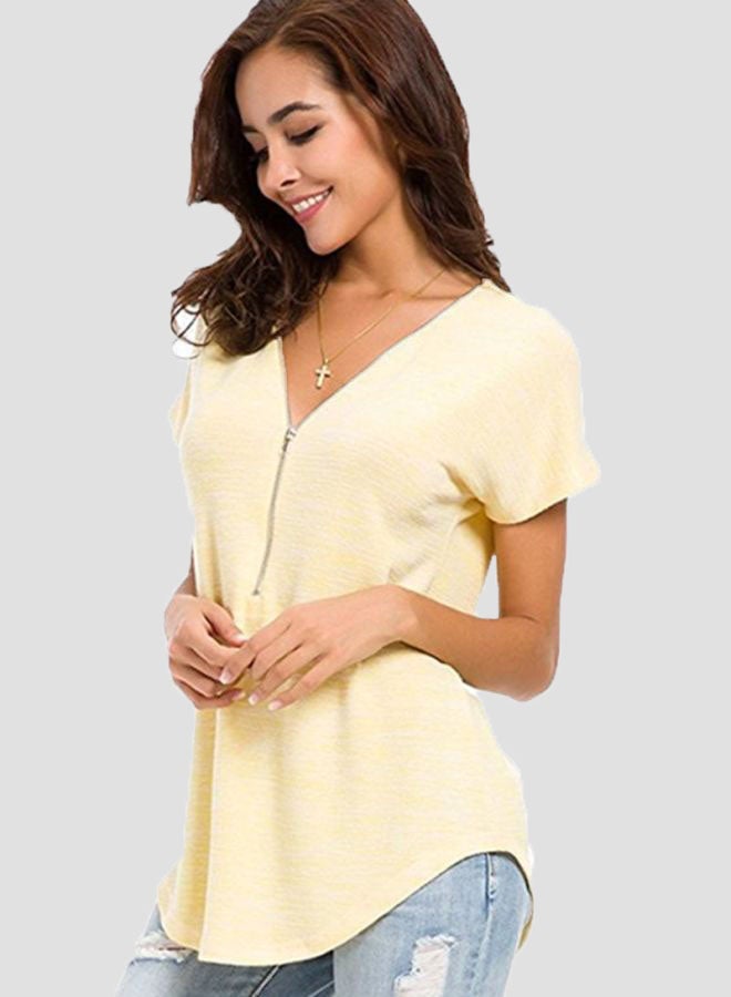 شاربدو بلوزة بأكمام قصيرة ورقبة على شكل الحرف V أصفر - Image 3