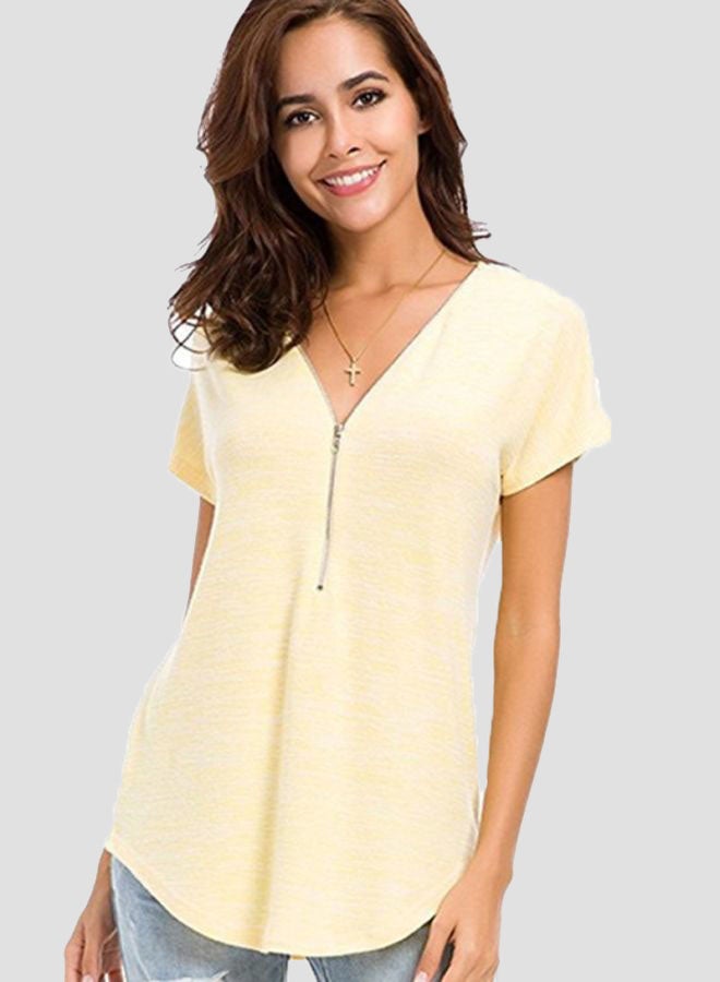 شاربدو بلوزة بأكمام قصيرة ورقبة على شكل الحرف V أصفر - Image 4