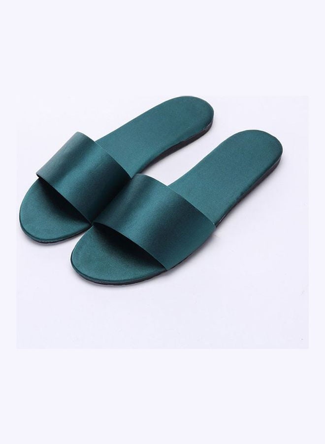 شبشب مانع للانزلاق من نسيج الساتان الحريري بلون سادة أخضر