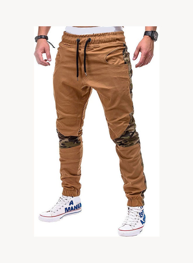 بنطال مزين بطبعة كاموفلاج كاكي - Image 3