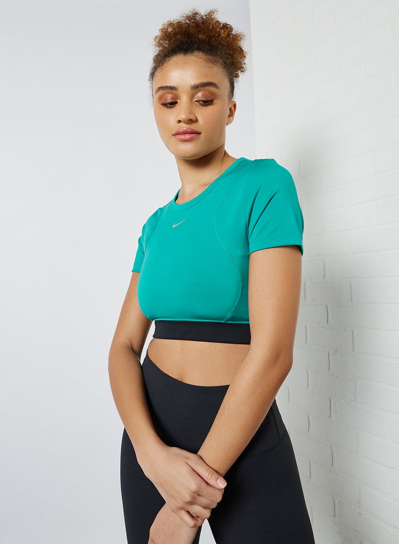 Nike - Pro AeroAdapt Training Crop Top Green/Black - Image 1