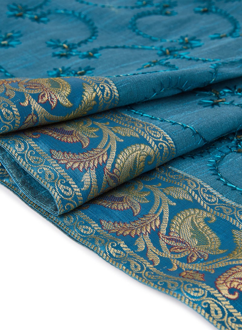 Ikras 5-Piece Embroidered Placemat and Table Runner Set Blue  - Image 3