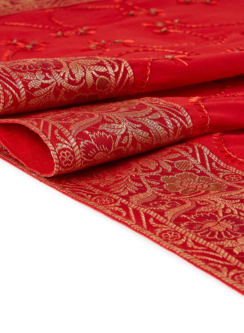 Ikras - 5-Piece Embroidered Placemat and Table Runner Set Red - Image 1
