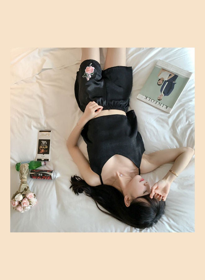 طقم شورت وبلوزة مطرز من قطعتين أسود - Image 1