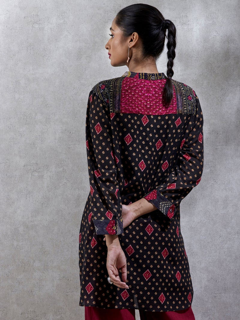 RITU KUMAR - Band Collar Full Sleeves Printed Kurti Black - Image 1