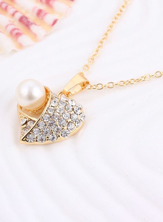 شاربدو طقم قلادة وأقراط على شكل قلب مُرصع بأحجار الراين واللؤلؤ - Image 4