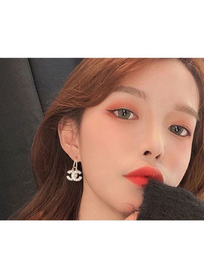 جونسون آند جونسون أقراط متدلية بتصميم رفيع على شكل الحرف C - Image 4