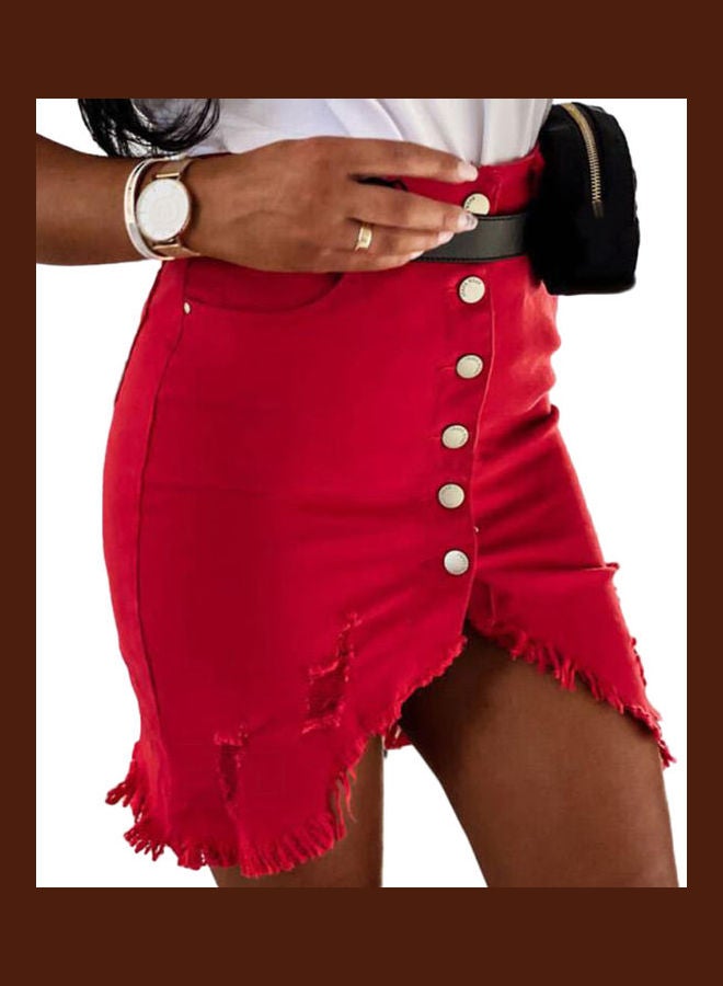 تنورة بقصة ضيقة وطول يصل إلى الركبة أحمر