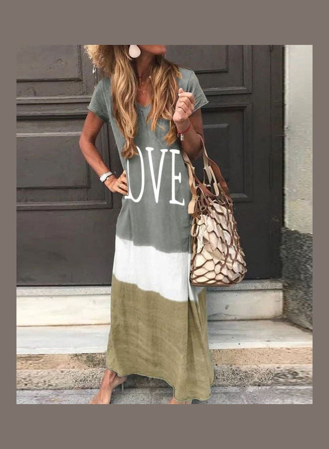 فستان برقبة على شكل حرف V بطبعة كلمة Love رمادي - Image 5