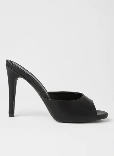 Qupid Grammy Faux Leather Sandals Black