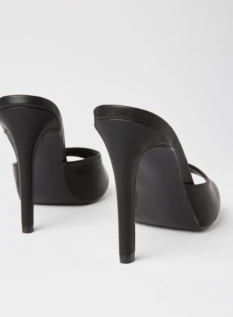 Qupid Grammy Faux Leather Sandals Black