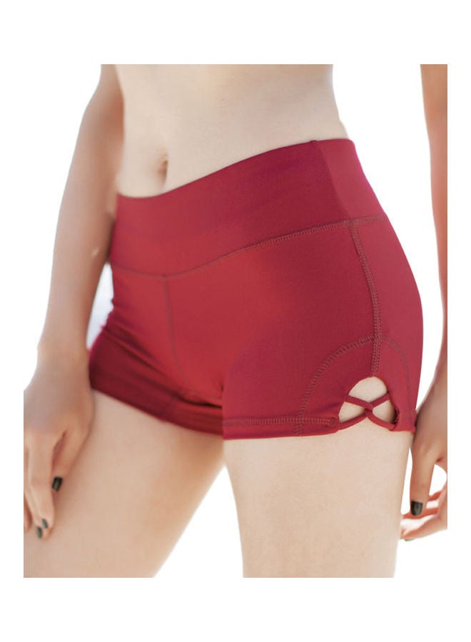 شورت يوغا بفتحات جانبية متقاطعة أحمر برغندي