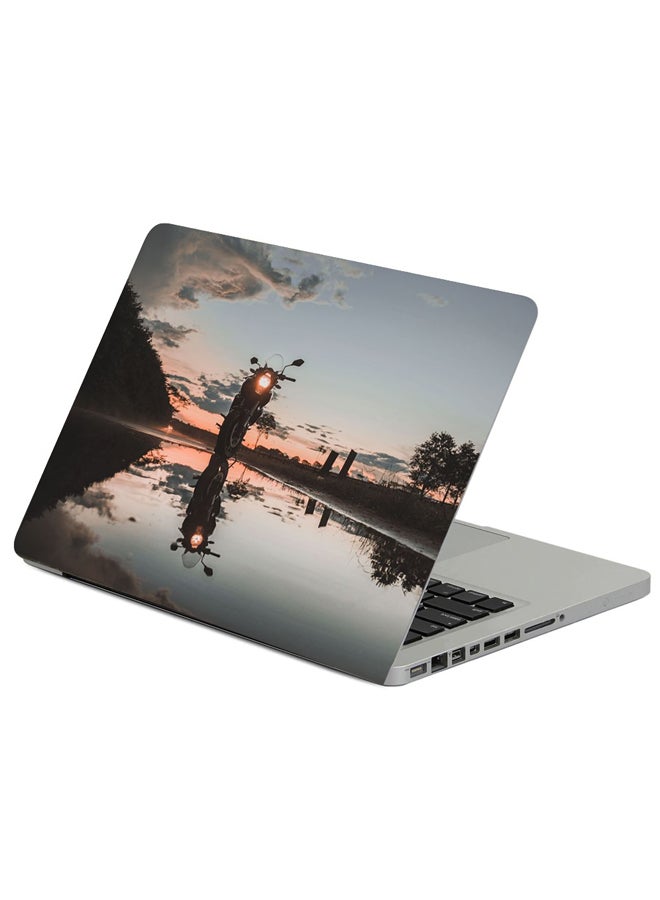 حافظة لابتوب بطبعة انعكاس دراجة نارية وقت غروب الشمس متعدد الألوان