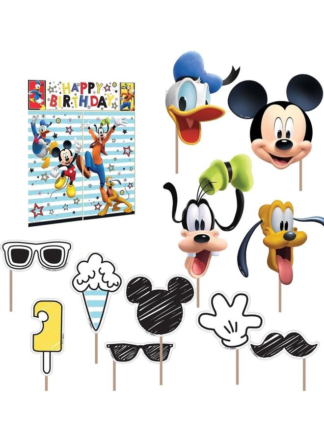 ملصقات مشهد من كتاب "Mickey On The Go" مع إكسسوارات